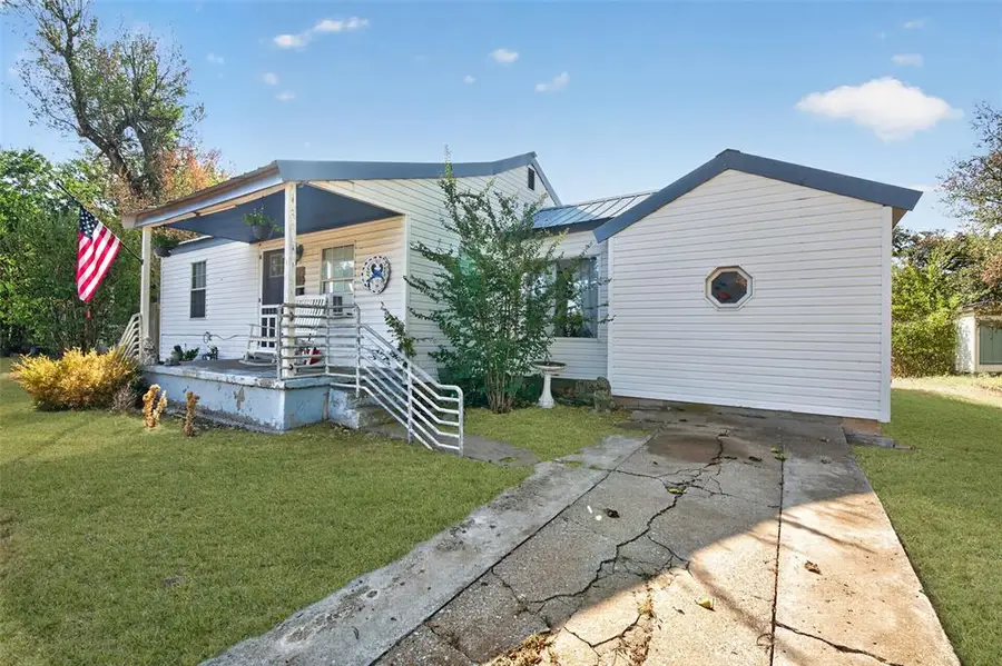 1113 W Arkansas Avenue, Chickasha, OK 73018 - #3