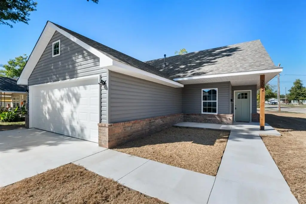 202 W Rosa Street, Shawnee, OK 74804 - #1