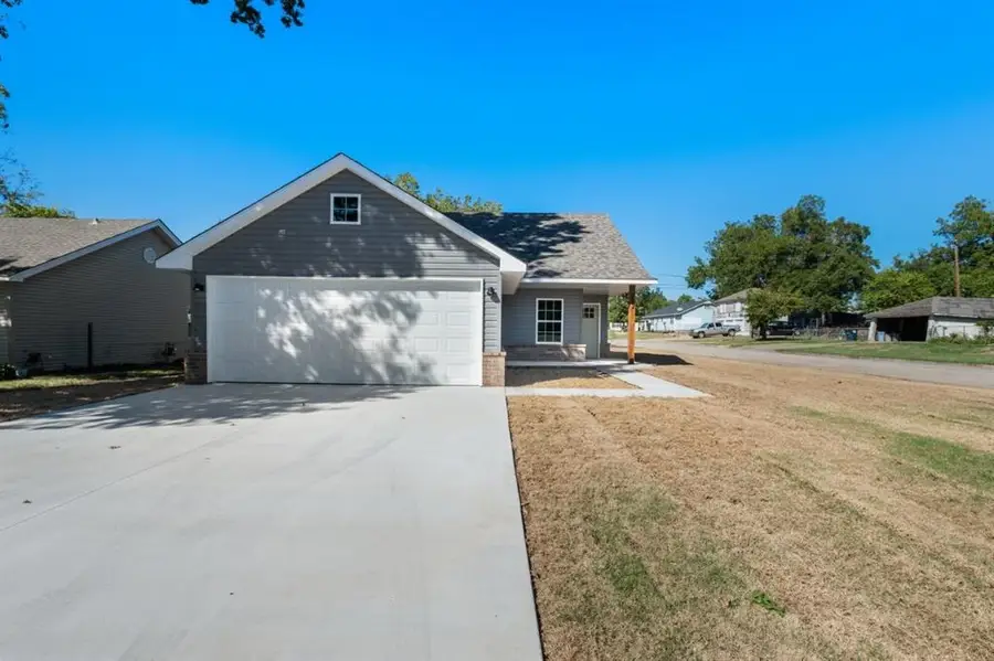 202 W Rosa Street, Shawnee, OK 74804 - #2