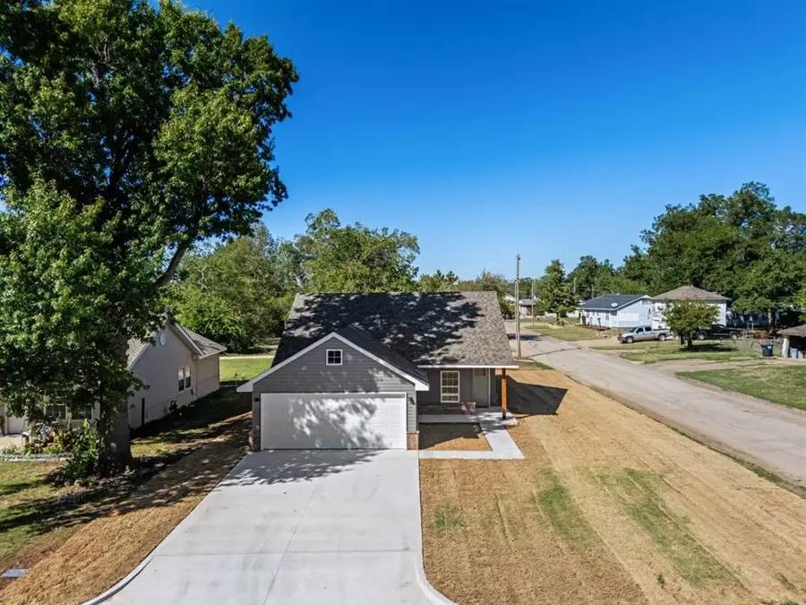 202 W Rosa Street, Shawnee, OK 74804 - #3