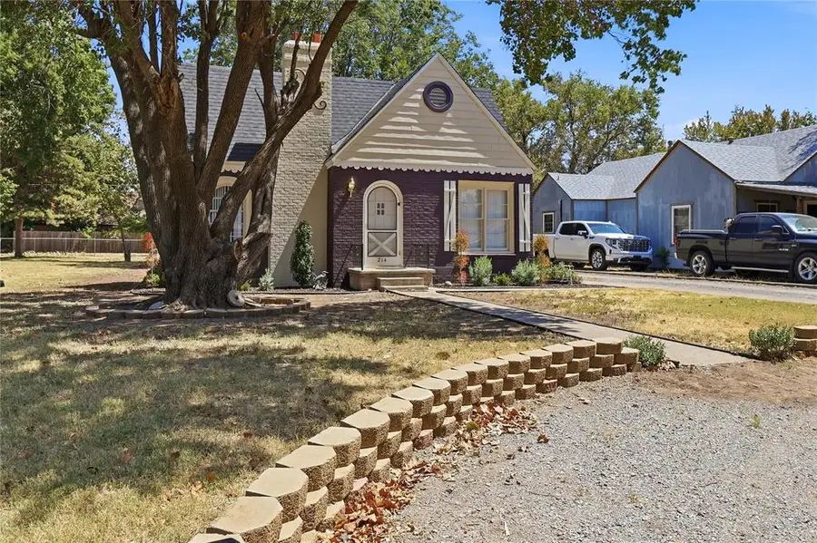 214 N Broadway Avenue, Hobart, OK 73651 - #2
