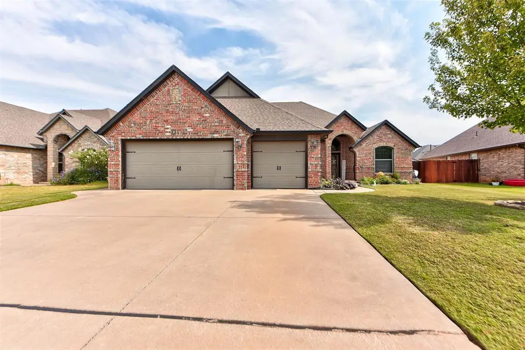 2716 Kathleens Crossing, Yukon, OK 73099 - #1