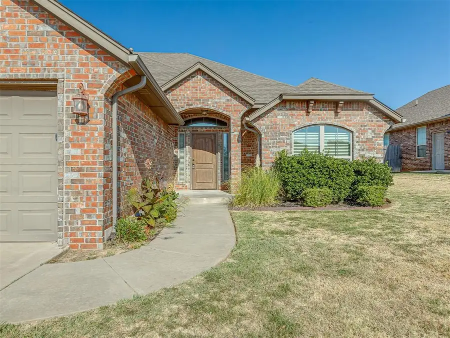 529 Whispering Oaks Boulevard, Moore, OK 73160 - #2