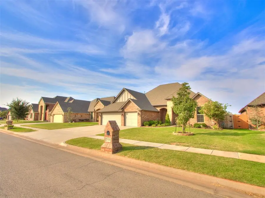 3909 Carmona Lakes Drive, Oklahoma City, OK 73160 - #2