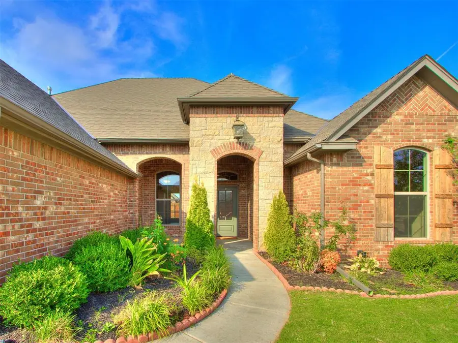 3909 Carmona Lakes Drive, Oklahoma City, OK 73160 - #3