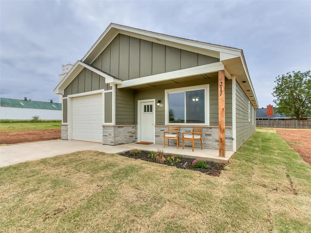 217 W Olive Street, Cashion, OK 73016 - #1