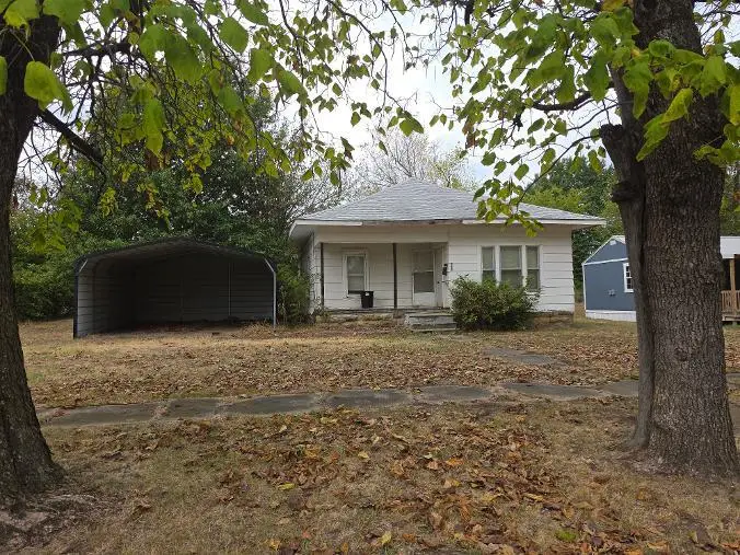 303 N 9th Street, Okemah, OK 74859 - #1