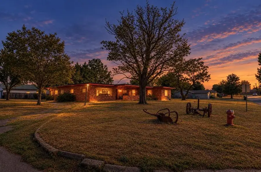 1628 W Carolina Avenue, Chickasha, OK 73018 - #2