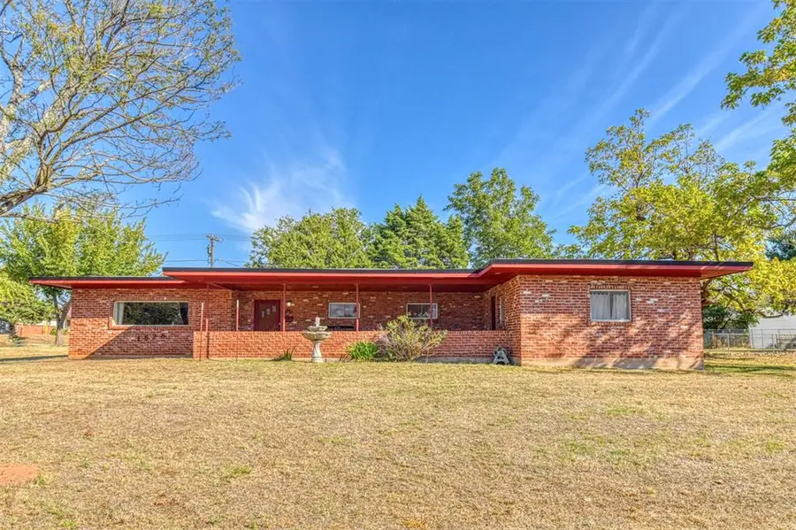 1628 W Carolina Avenue, Chickasha, OK 73018 - #3