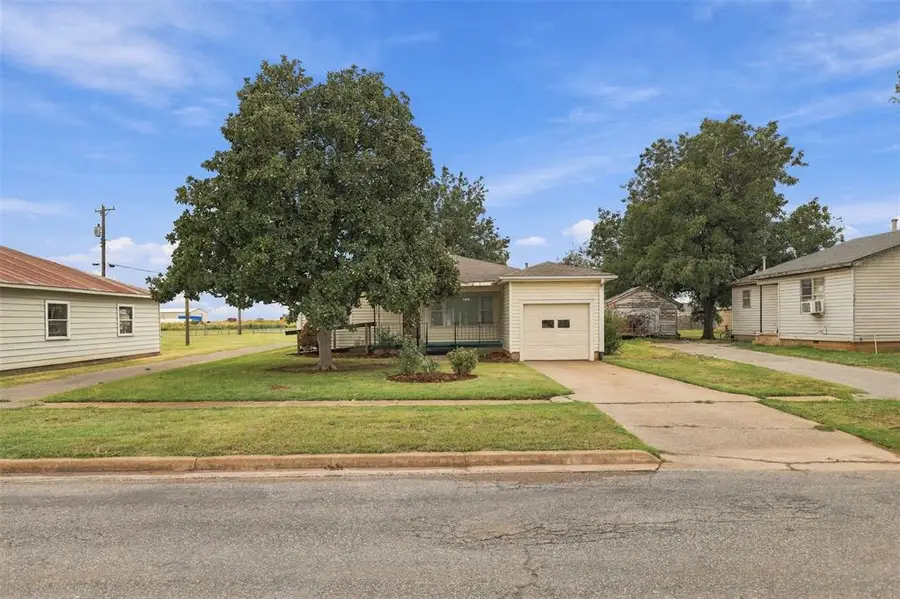 111 W Colorado Avenue, Okarche, OK 73762 - #3