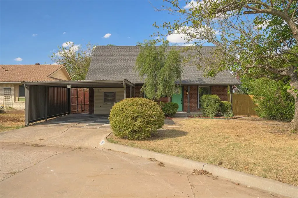 715 Harmon Circle, Moore, OK 73160 - #1
