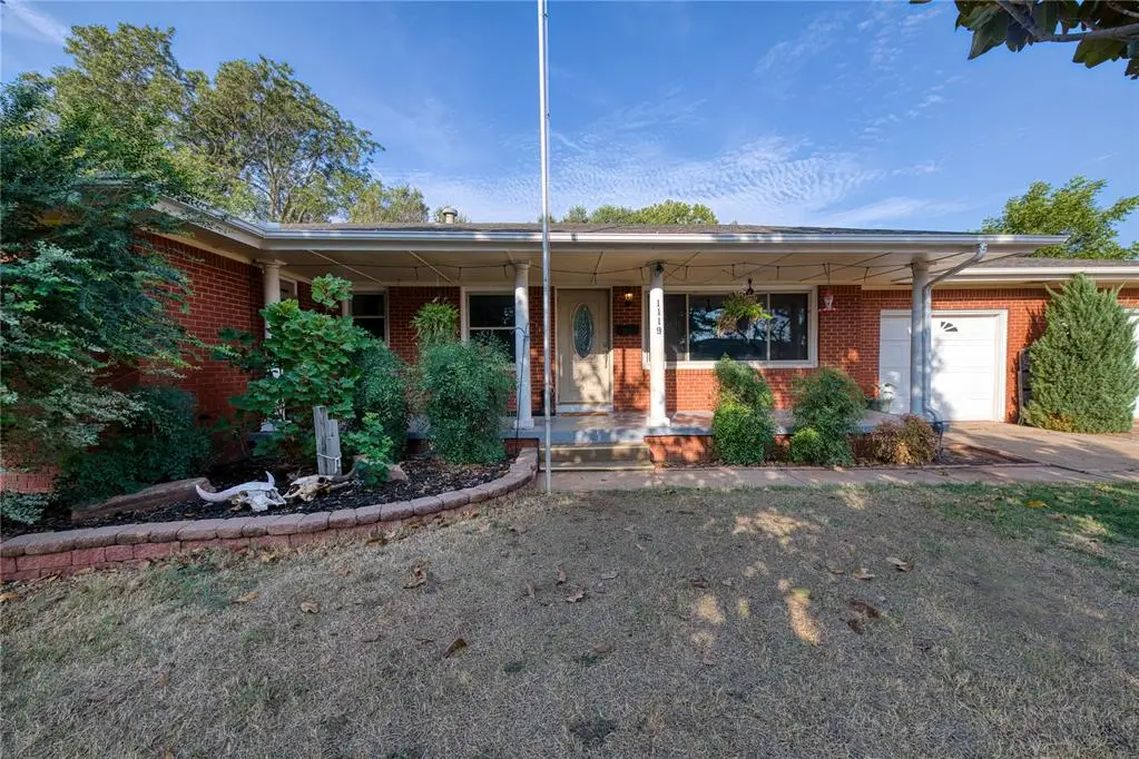 1119 Crestview Drive, Elk City, OK 73644 - #1