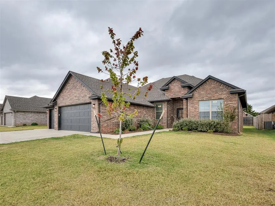 2913 Summit Hollow Circle, Norman, OK 73071 - #2