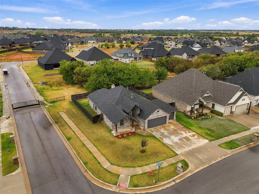 10601 Wild Horse Creek Drive, Yukon, OK 73099 - #2