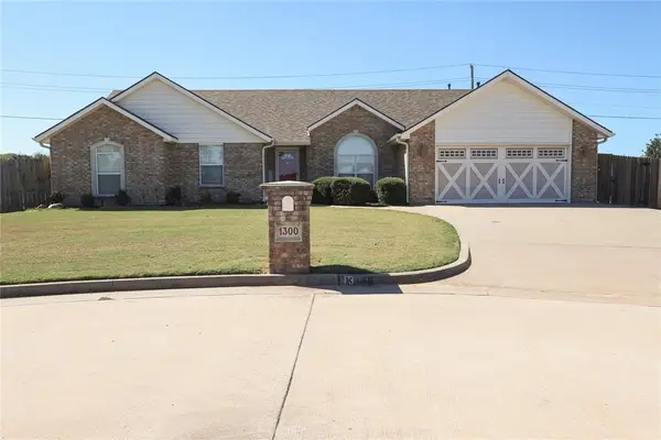 1300 Camelot Court, Shawnee, OK 74804