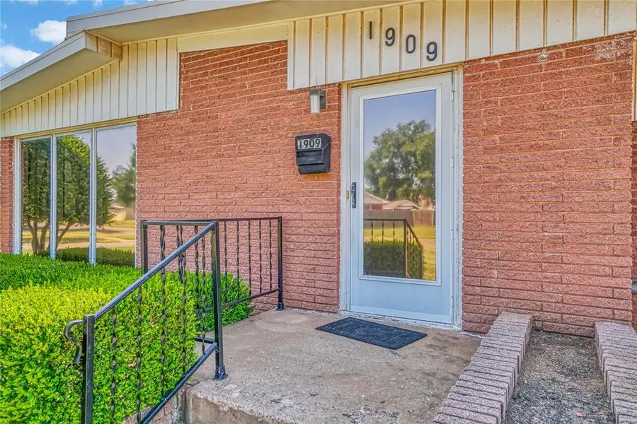 1909 N Flamingo Lane, Altus, OK 73521 - #2