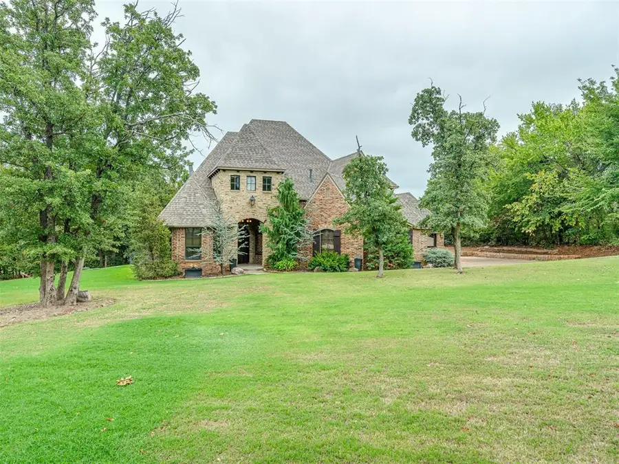 6702 Stone Hill Drive, Edmond, OK 73034 - #2