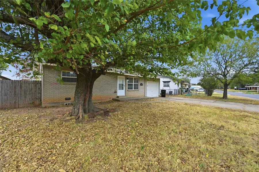 2117 Queensbury Road, Moore, OK 73160 - #2