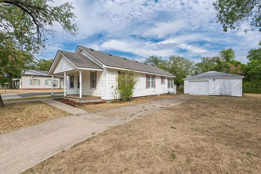 1229 N Center Avenue, Shawnee, OK 74801 - #3