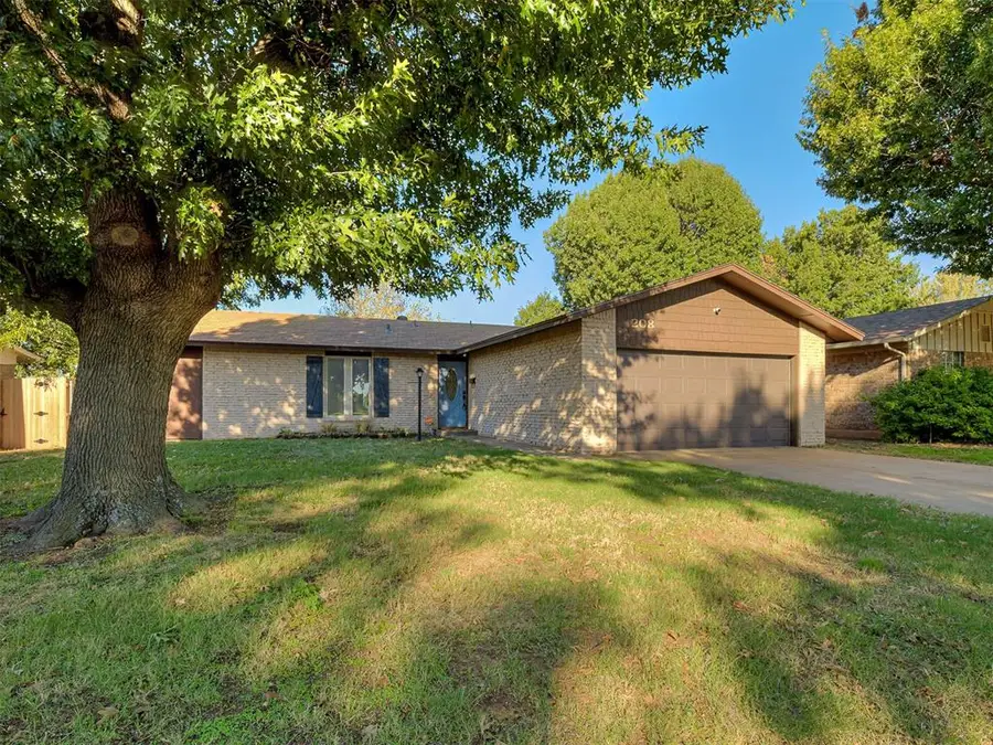 208 N Briarwood Street, Yukon, OK 73099 - #2