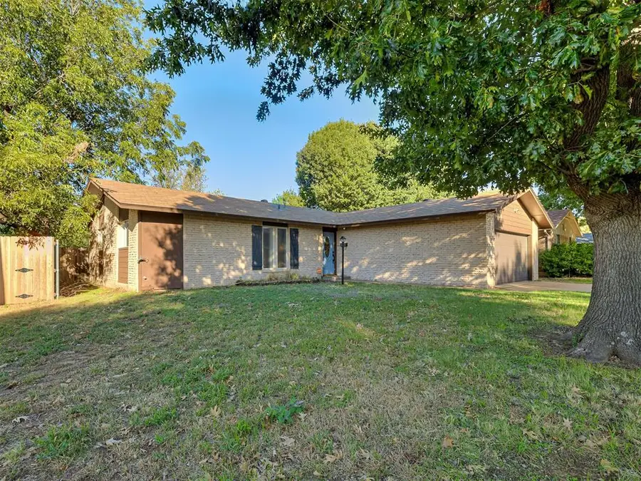 208 N Briarwood Street, Yukon, OK 73099 - #3