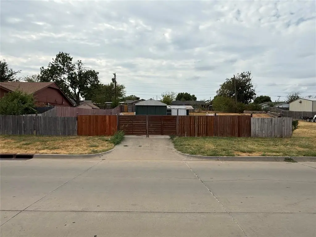 405 N Janeway Avenue, Moore, OK 73160 - #1