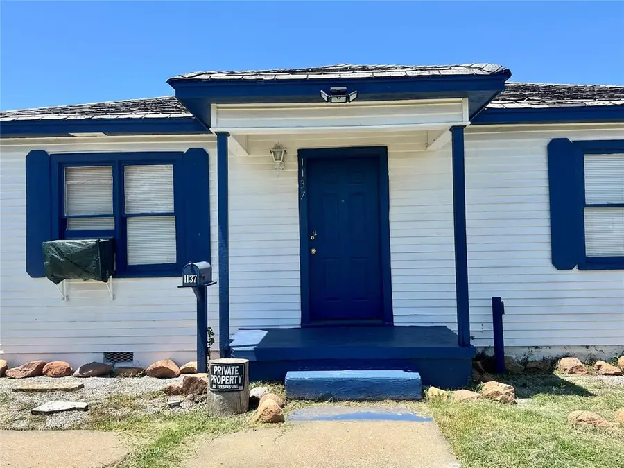 1137 E Chestnut Street, Altus, OK 73521 - #2