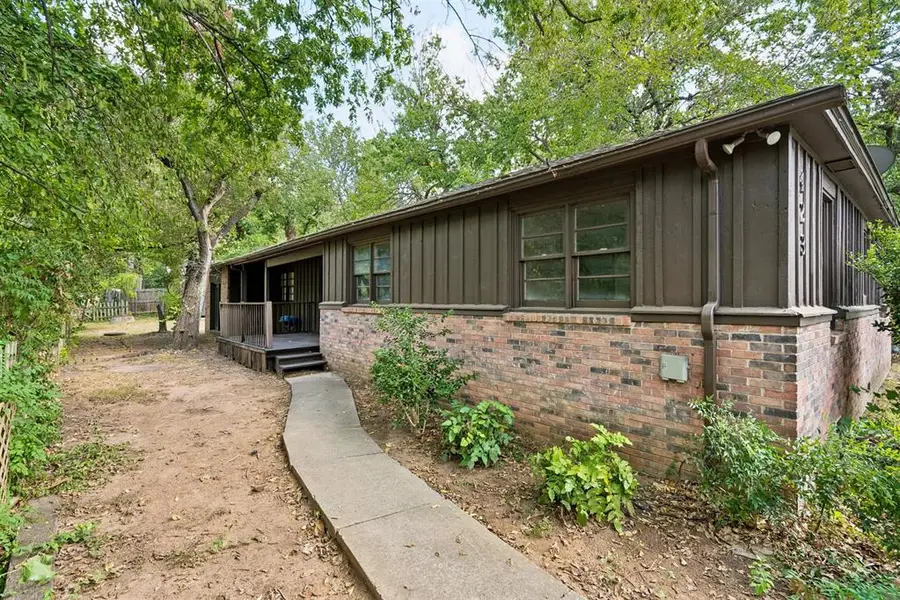 423 S Flood Avenue, Norman, OK 73069 - #3