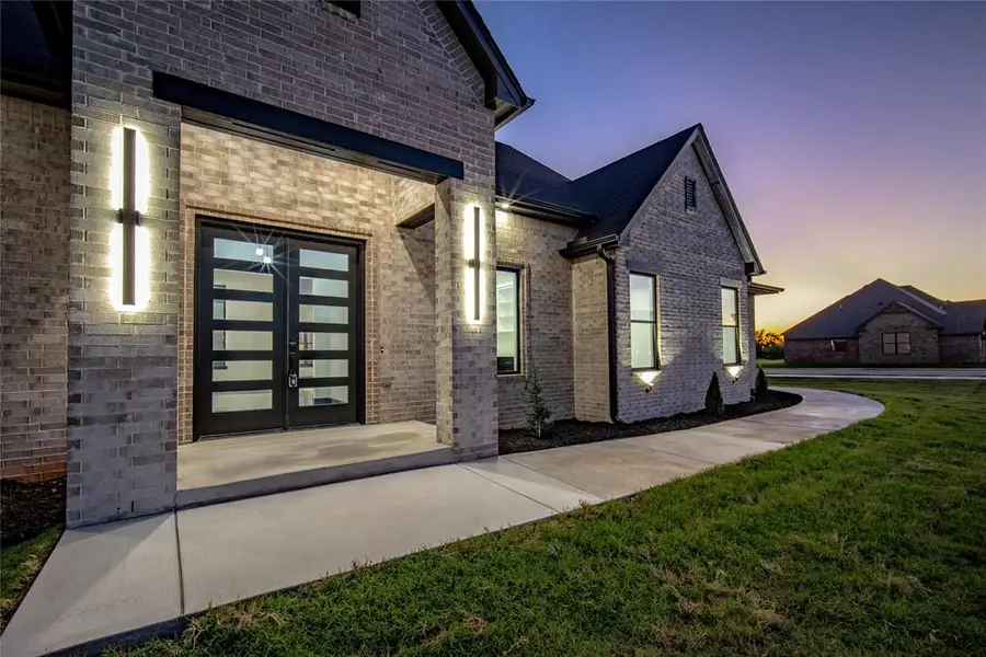 132 W Lynn Court Drive, Mustang, OK 73064 - #3