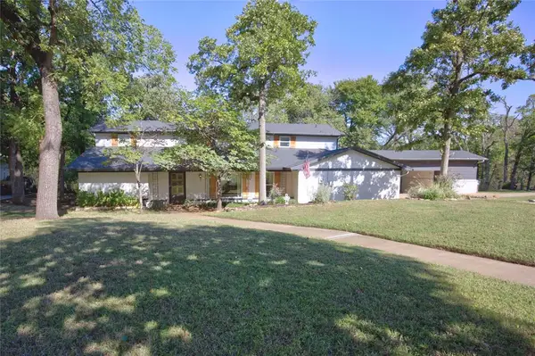 4008 Creekwood, Edmond, OK 73025