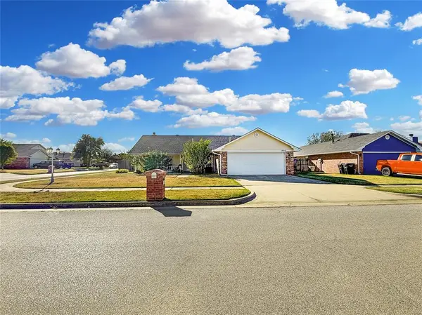 1933 Parkside Court, Moore, OK 73160