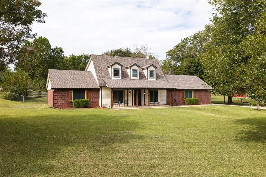 319 E Cedar Drive, Tuttle, OK 73089 - #2