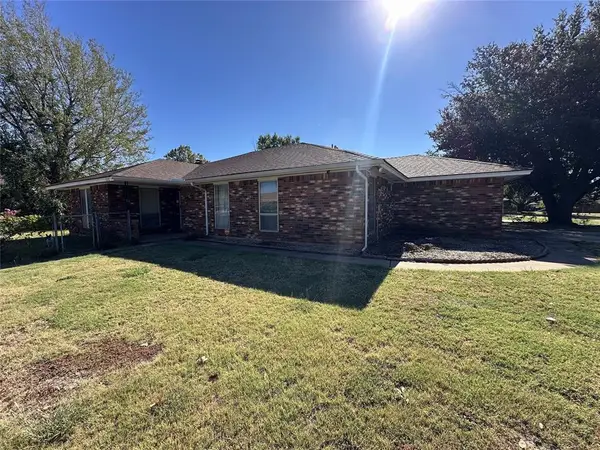 1112 Val Genes Road, Edmond, OK 73003