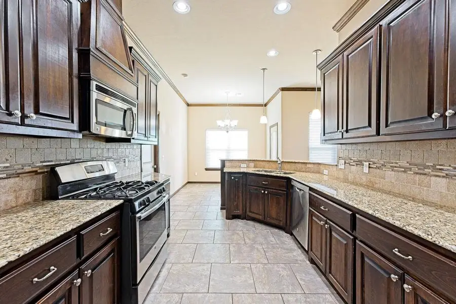 815 N Richland Road, Tuttle, OK 73089 - #2