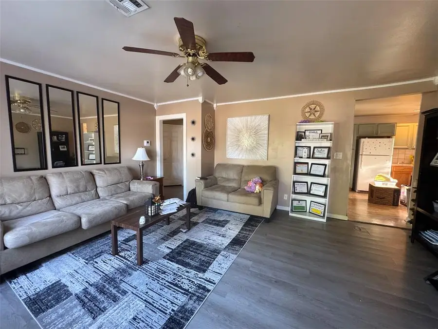 409 W Cottonwood Avenue, Enid, OK 73701 - #3