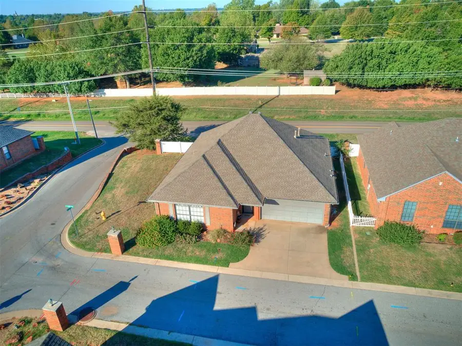 1311 N Canyon Way, Guthrie, OK 73044 - #2