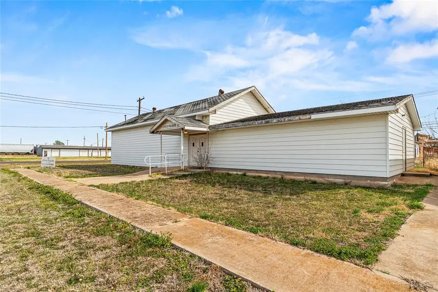 602 D Street, Snyder, OK 73566 - #3