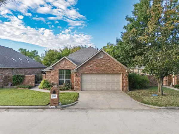 1242 Augusta Court, Shawnee, OK 74801