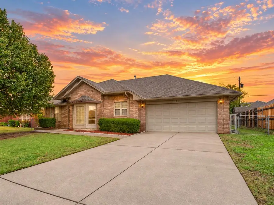 2517 Bellaire Drive, Moore, OK 73160 - #2