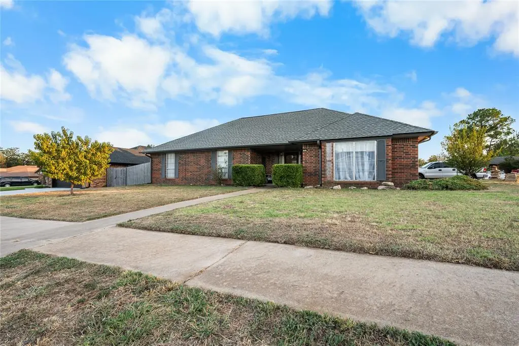 1816 N Lincoln Avenue, Moore, OK 73160 - #1