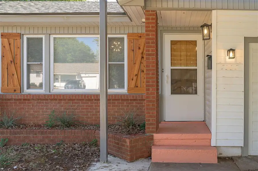 1004 N Locust Lane, Midwest City, OK 73110 - #3