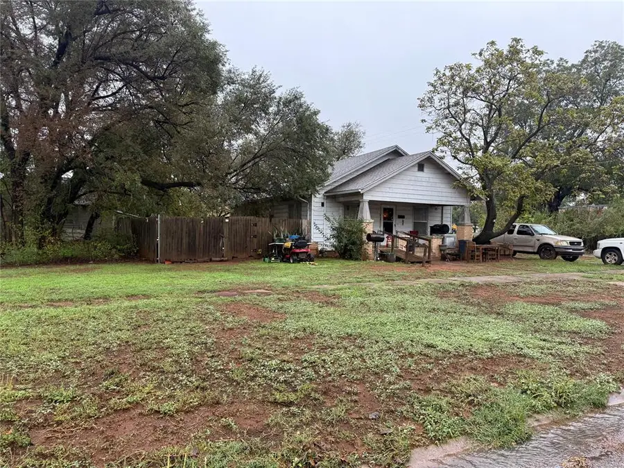 214 W 1st Street, Elk City, OK 73644 - #2