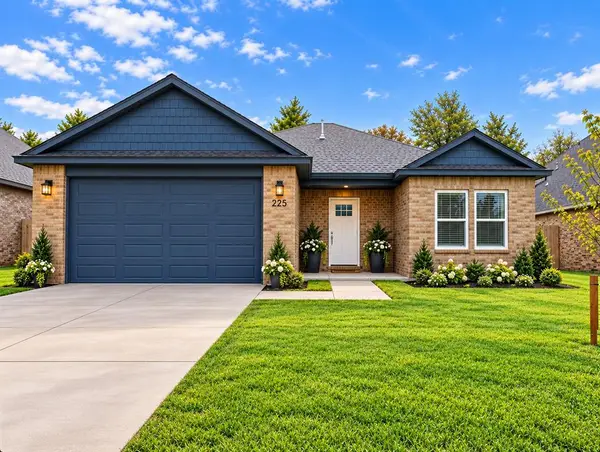 225 E Abbot Lane, Mustang, OK 73064
