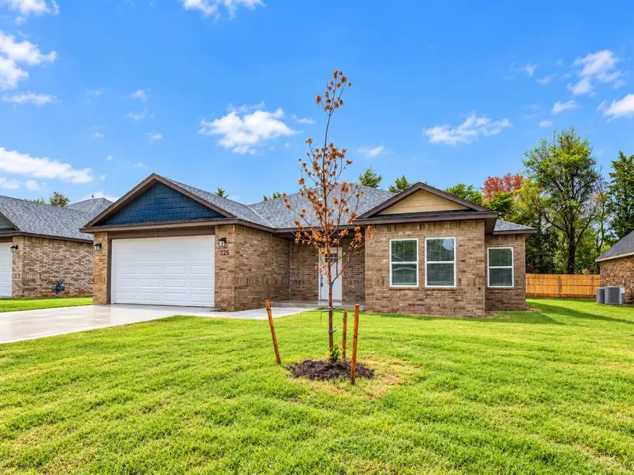 225 E Abbot Lane, Mustang, OK 73064 - #2
