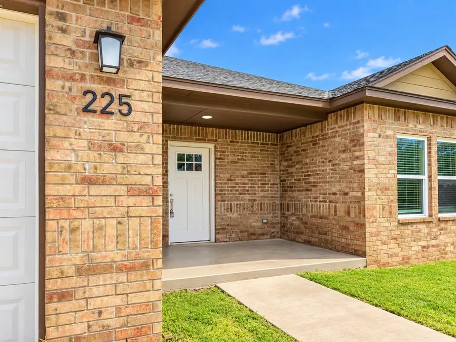 225 E Abbot Lane, Mustang, OK 73064 - #3