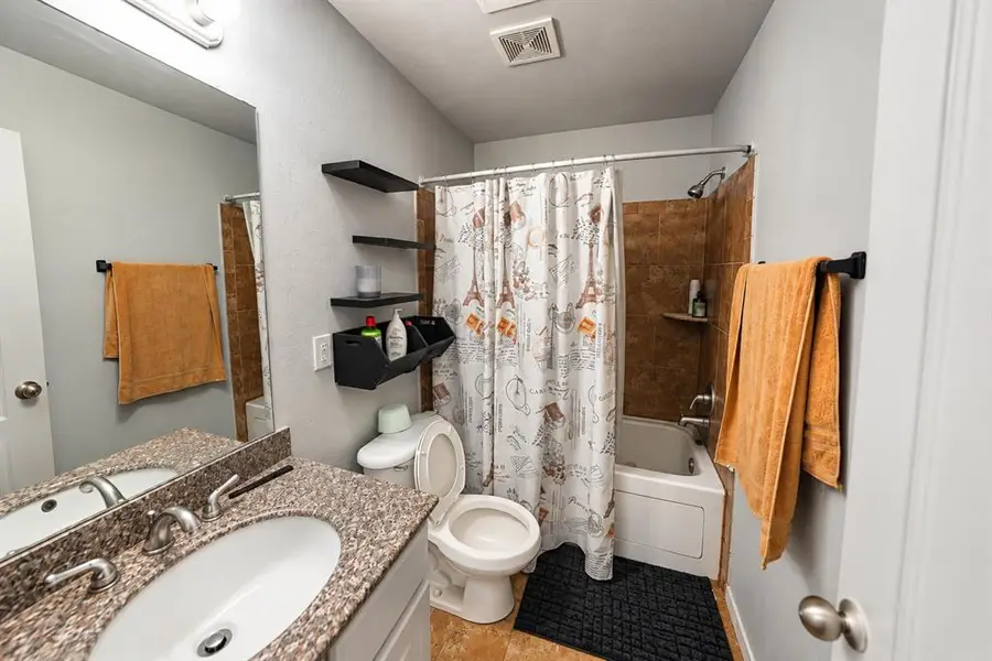 6100 Courtyards Court, Oklahoma City, OK 73149 - #3
