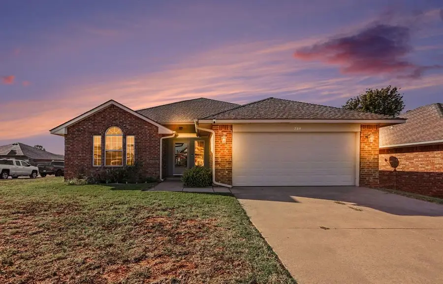 720 N Shadowhill Street, Norman, OK 73071 - #2
