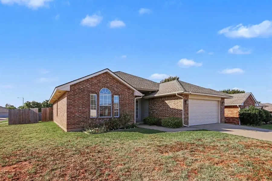 720 N Shadowhill Street, Norman, OK 73071 - #3