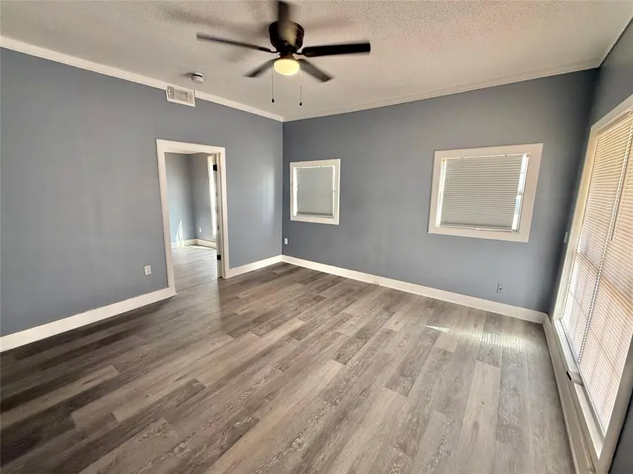 207 E Liveoak Street, Altus, OK 73521 - #3
