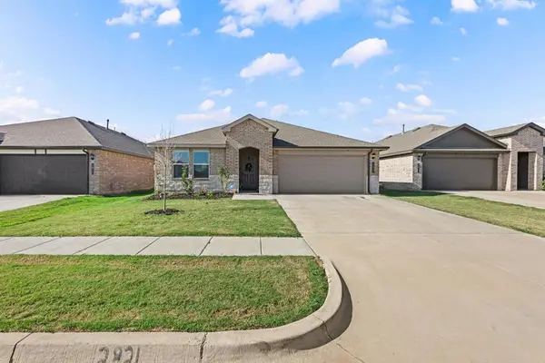 2821 Otis Lane, Yukon, OK 73099